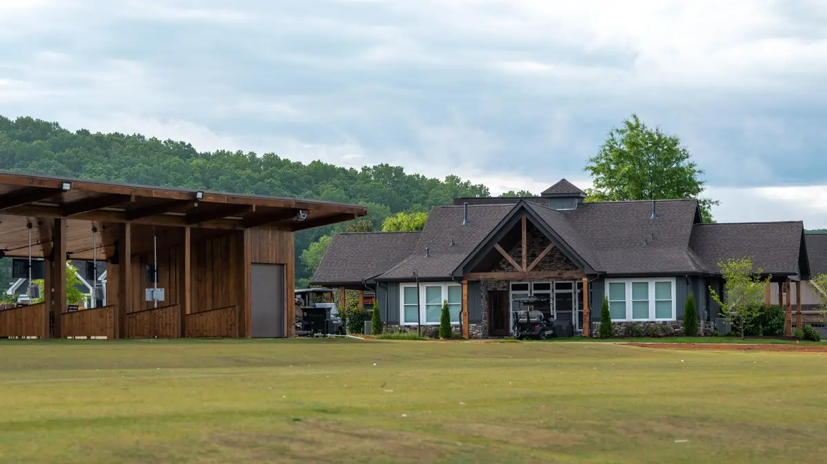 Scenic mountain and lake views in East Tennessee